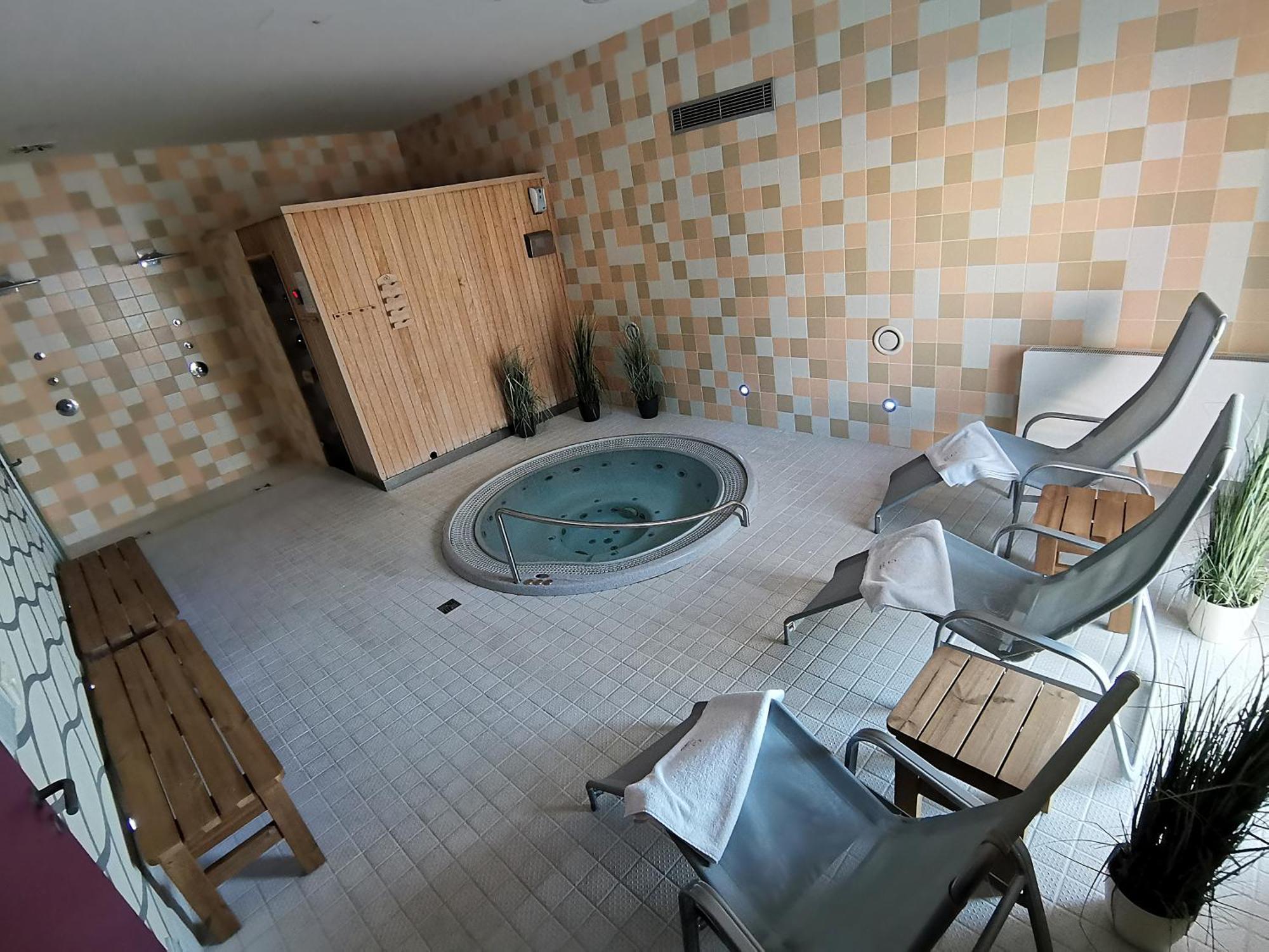 Hotel Rajska Zahrada Nové Město nad Metují エクステリア 写真