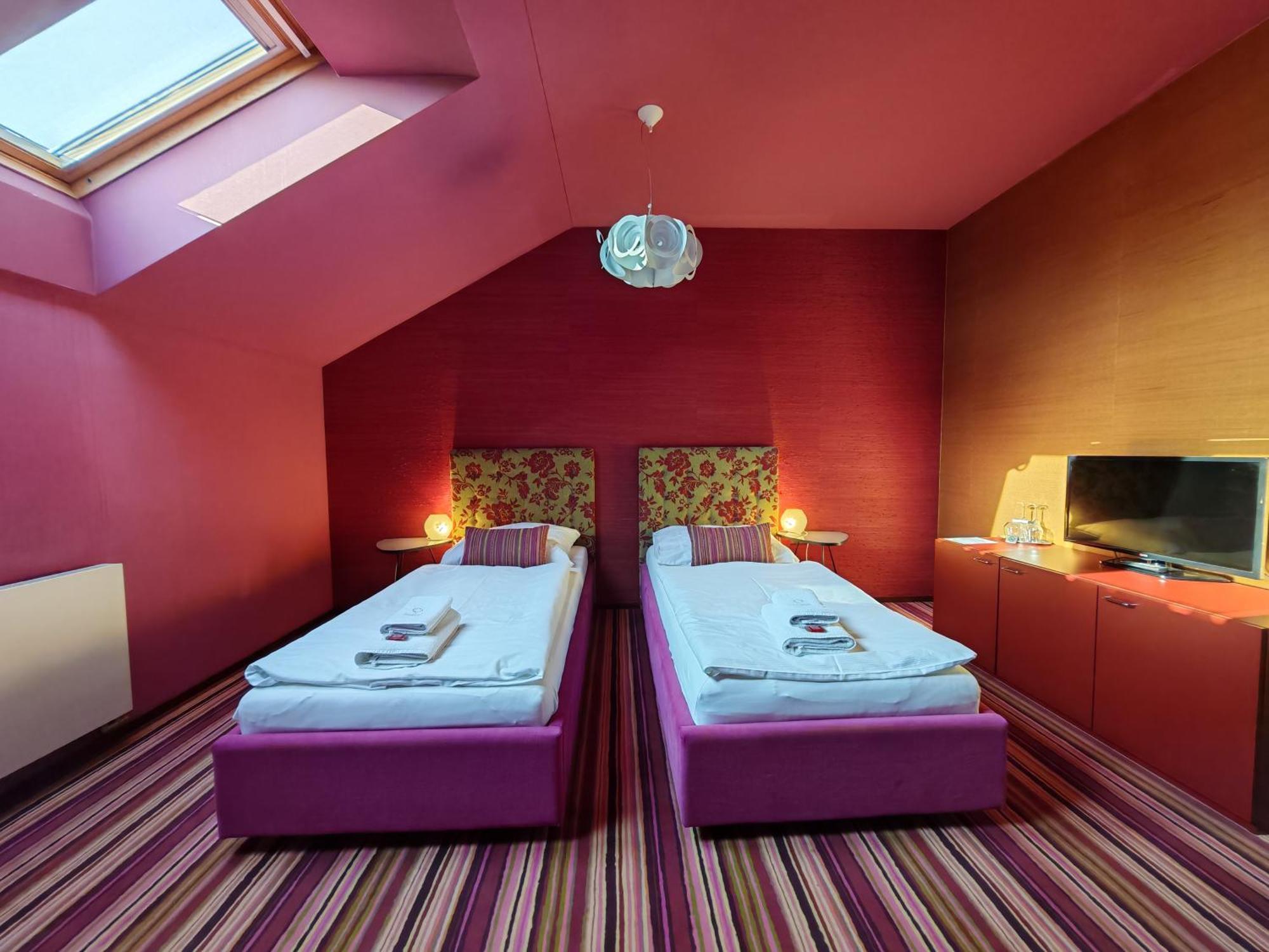 Hotel Rajska Zahrada Nové Město nad Metují エクステリア 写真