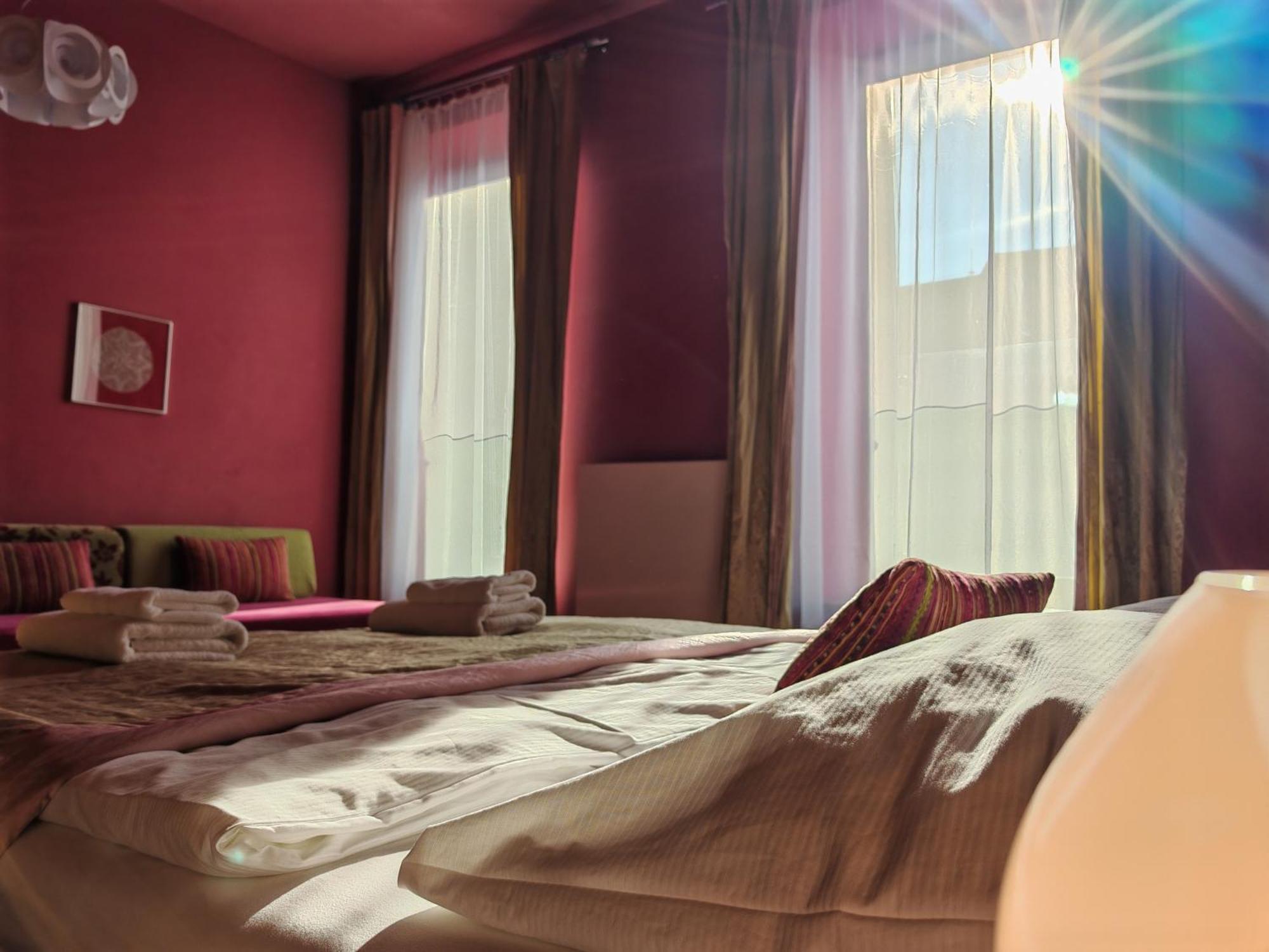 Hotel Rajska Zahrada Nové Město nad Metují エクステリア 写真